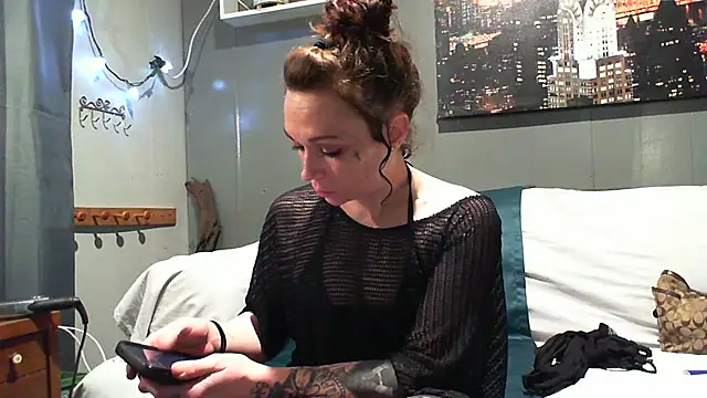 Genevieve143 online show from 02-12-25, 08:38