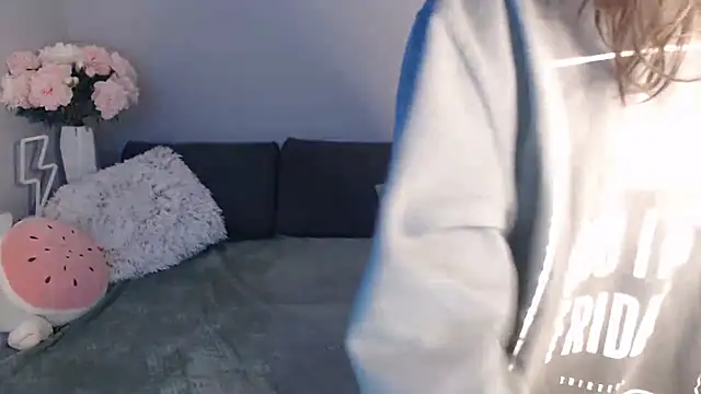 Mini Diva online show from 01-18-25, 09:13