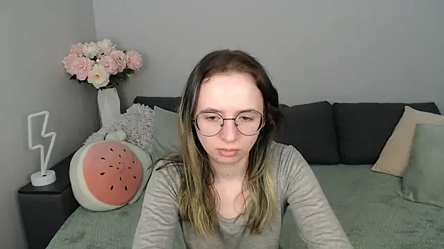 Mini Diva online show from 09-13-25, 08:14