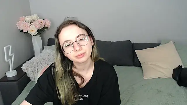 Mini Diva online show from 09-23-25, 08:06