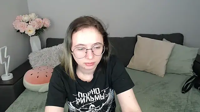 Mini Diva online show from 09-26-25, 08:07