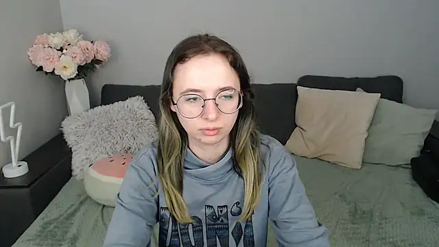 Mini Diva online show from 09-27-25, 08:08