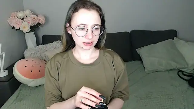 Mini Diva online show from 09-30-25, 08:08