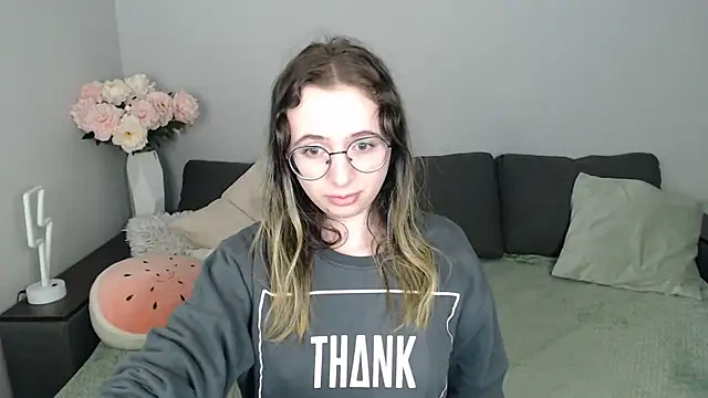 Mini Diva online show from 10-18-25, 08:04