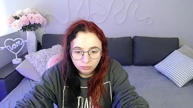 Mini Diva online show from 11-21-25, 09:08