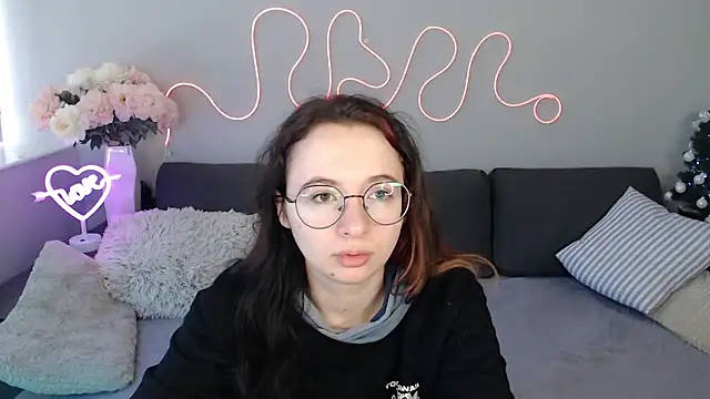 Snapshot of Mini_Diva chatting on 01-06-26, 09:13 Mini Diva online show from 01-06-26, 09:13