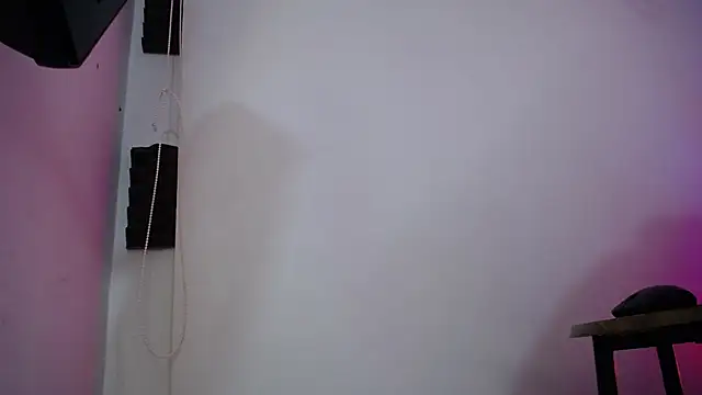 luly pink online show from 10-30-25, 04:03