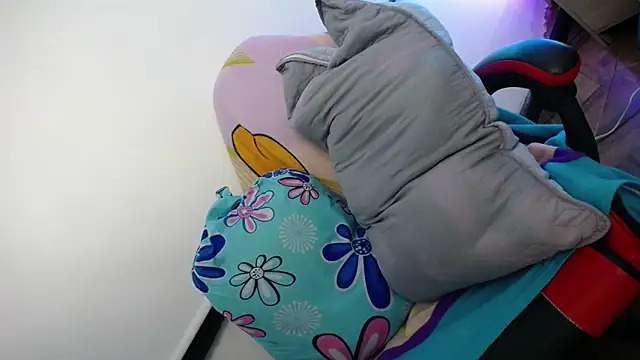 luly pink online show from 12-03-25, 03:47