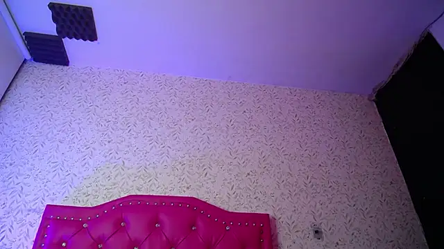 luly pink online show from 12-18-25, 03:56