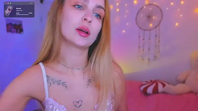 Kamila icee online show from 02-13-25, 07:42