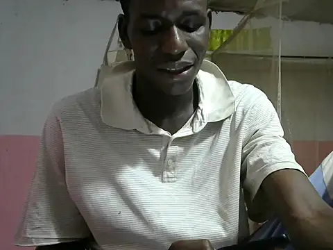 Snapshot of Bigras0011 chatting on 09-29-25, 02:55 Bigras0011 online show from 09-29-25, 02:55