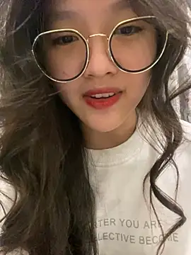 Krixxi22 online show from 12-24-24, 03:47