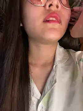 Krixxi22 online show from 10-31-25, 02:51