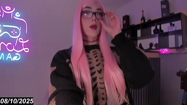 Bonnie Luxury online show from 10-08-25, 05:27