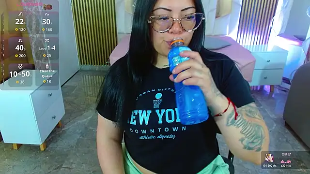 martinna tay online show from 11-21-25, 03:27