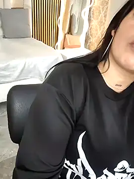 Snapshot of martinna_tay chatting on 02-28-26, 03:29 martinna tay online show from 02-28-26, 03:29