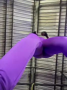 Berry Bans online show from 09-23-25, 05:27