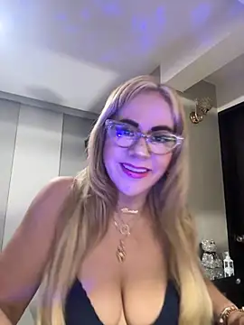 LARIANA RIVERA23 online show from 10-31-25, 04:24