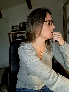 SpiceLea online show from 12-22-24, 03:22