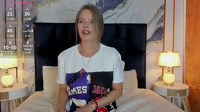 Snapshot of Laurablue chatting on 12-21-25, 10:06 Laurablue online show from 12-21-25, 10:06