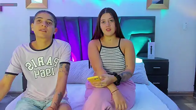 Snapshot of AndreaAndKarina chatting on 01-17-25, 12:21 AndreaAndKarina online show from 01-17-25, 12:21