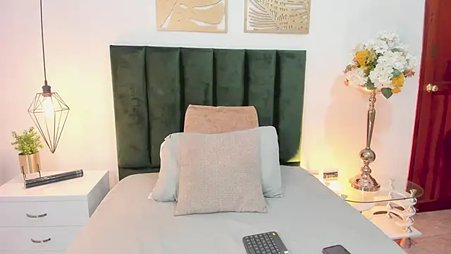 AlissaNix online show from 01-22-25, 12:38