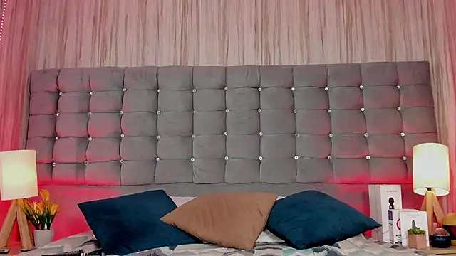 Poacahontasfg online show from 09-19-25, 04:03