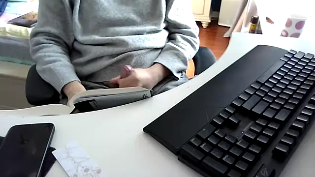 Snapshot of big-pig chatting on 02-28-25, 01:58 big-pig online show from 02-28-25, 01:58