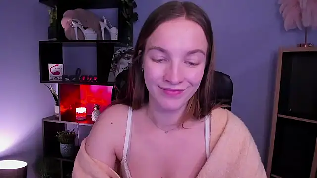 Snapshot of kenzie_x chatting on 12-19-24, 10:34 kenzie x online show from 12-19-24, 10:34