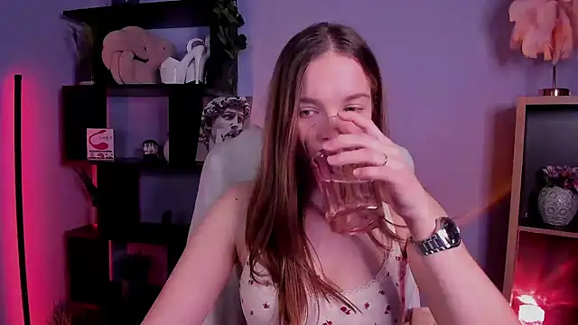 Snapshot of kenzie_x chatting on 12-31-24, 10:26 kenzie x online show from 12-31-24, 10:26