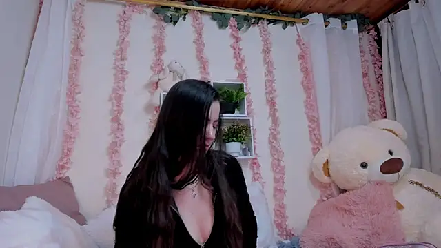 Idara and Edahi01 online show from 10-25-25, 04:02