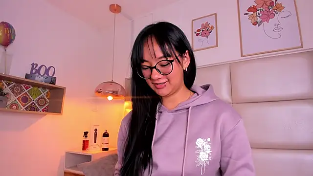 Aily Yozuko online show from 12-31-24, 07:20