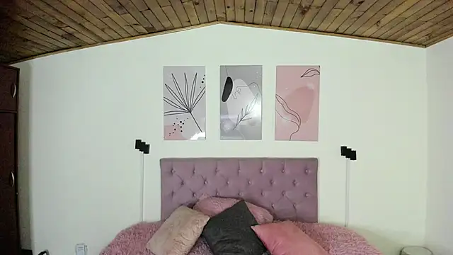 GENNESIS LOVE online show from 02-11-25, 02:46