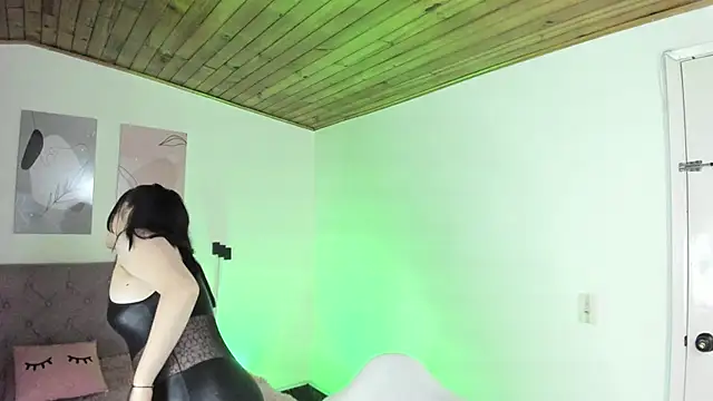 GENNESIS LOVE online show from 03-17-25, 06:40