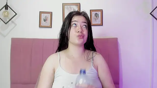 GENNESIS LOVE online show from 09-28-25, 01:00