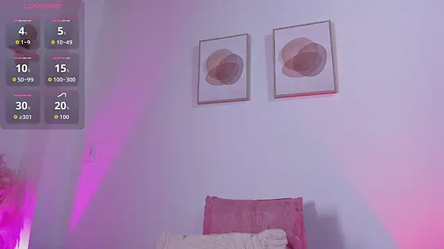 Snapshot of Mia_222 chatting on 09-30-25, 10:42 Mia 222 online show from 09-30-25, 10:42