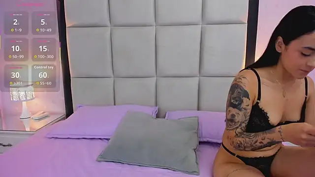 Snapshot of HannaClarrk_ chatting on 11-27-25, 01:02 HannaClarrk online show from 11-27-25, 01:02