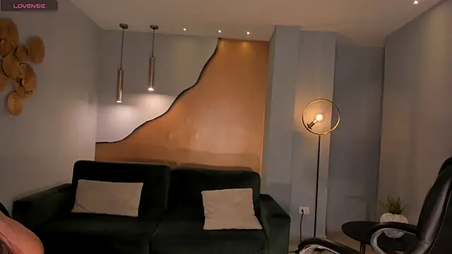 DonnaStonne online show from 12-22-24, 11:31