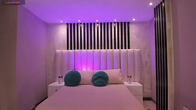 DonnaStonne online show from 09-30-25, 03:44