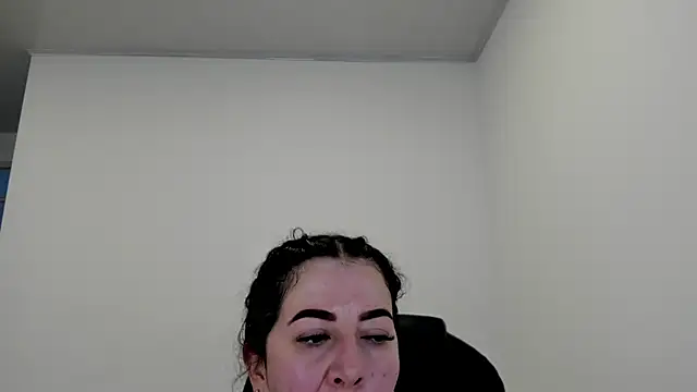 Snapshot of Im_coco chatting on 02-14-25, 02:44 Im coco online show from 02-14-25, 02:44