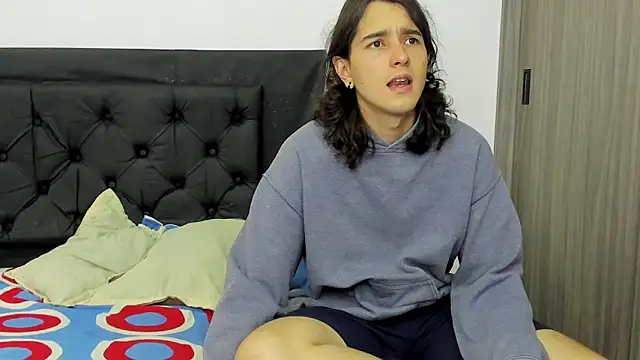 Snapshot of alex_connorr chatting on 01-03-25, 08:32 alex connorr online show from 01-03-25, 08:32