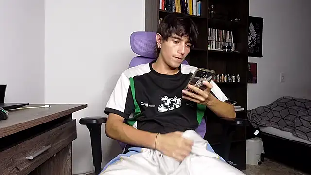 Snapshot of alex_connorr chatting on 11-02-25, 10:56 alex connorr online show from 11-02-25, 10:56