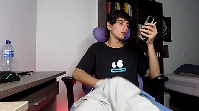 alex connorr online show from 11-18-25, 03:12