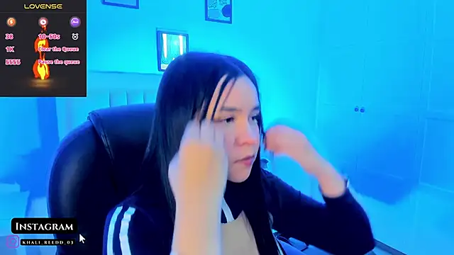 Hanna  Becker  online show from 12-19-25, 12:17