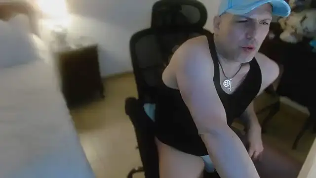 Snapshot of slzypvtpig chatting on 01-10-26, 11:23 slzypvtpig online show from 01-10-26, 11:23