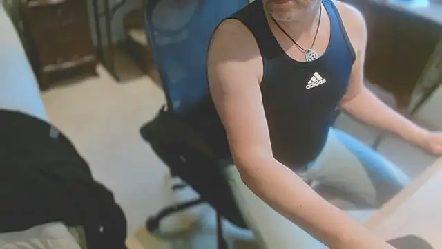 Snapshot of slzypvtpig chatting on 01-18-26, 10:24 slzypvtpig online show from 01-18-26, 10:24