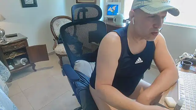 Snapshot of slzypvtpig chatting on 02-15-26, 03:09 slzypvtpig online show from 02-15-26, 03:09