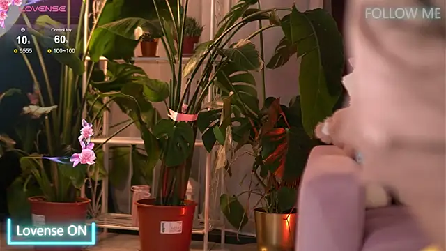 Snapshot of EmilyRaymont chatting on 12-05-25, 04:32 EmilyRaymont online show from 12-05-25, 04:32