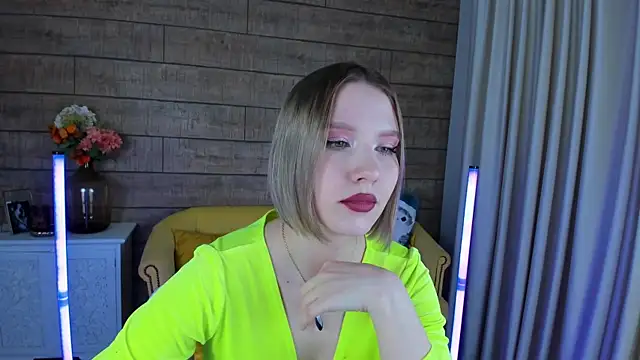 LiliLinn online show from 01-28-25, 01:38