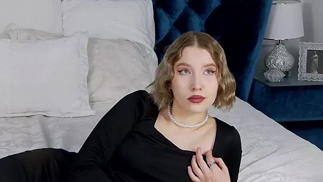 LiliLinn online show from 01-31-25, 08:11